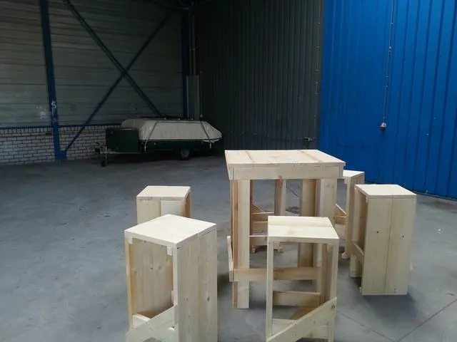 Steigerhouten meubels &ndash; project van BMW Bouw
